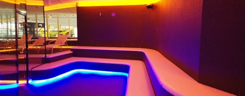 Benefits-of-using-a-steam-room-in-hot-weather