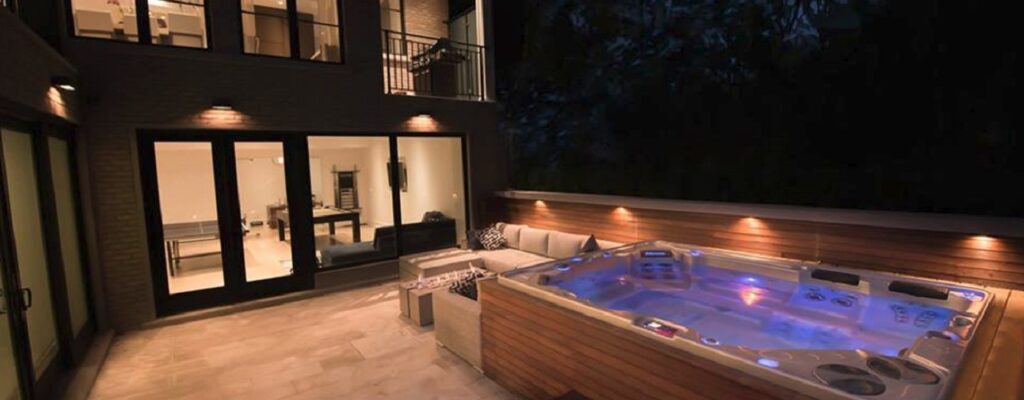 outsidenighthousetub2