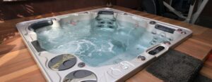 What are the health benefits of a hydropool hot tub