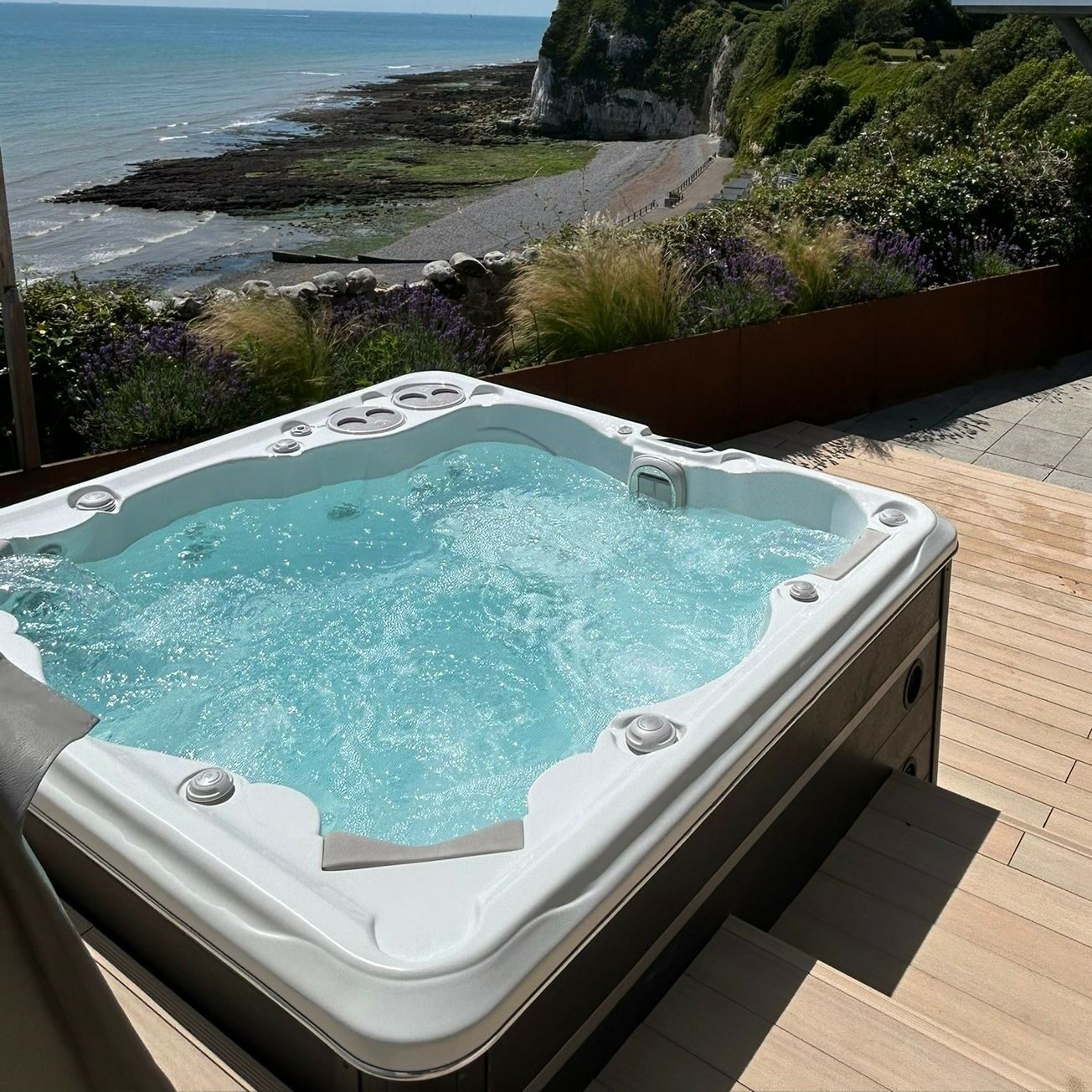 Hydropool Signature Self Cleaning 655 Hot Tub Gold