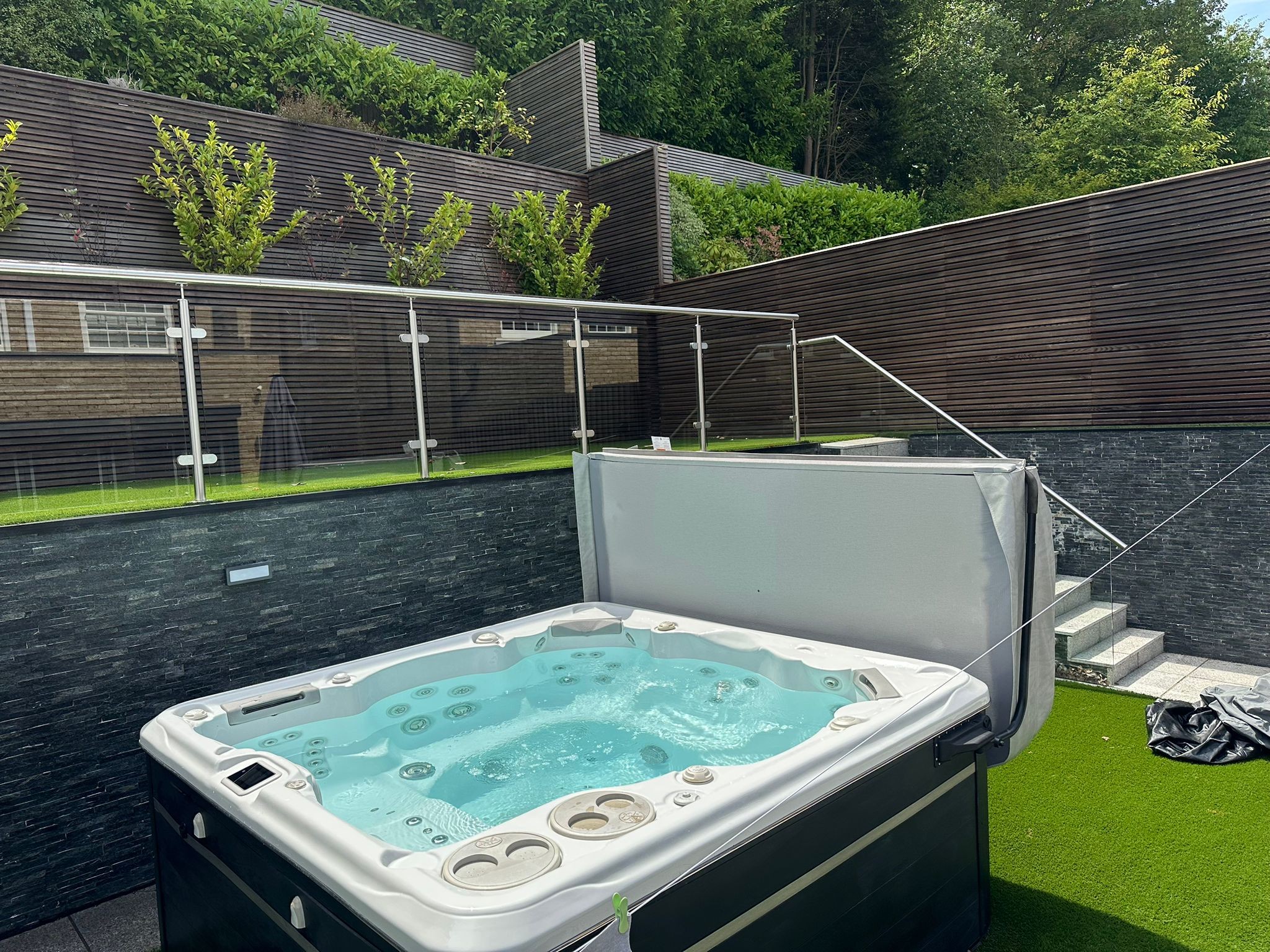 Hydropool Signature Self Cleaning 728 Hot Tub Platinum