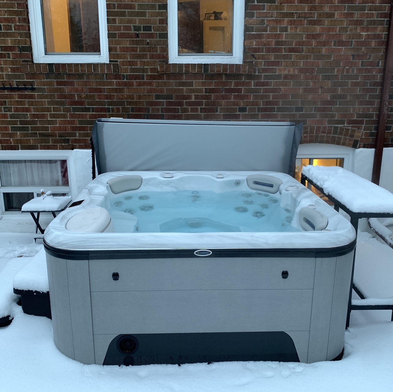 Hydropool Signature Self Cleaning 579 Hot Tub Platinum